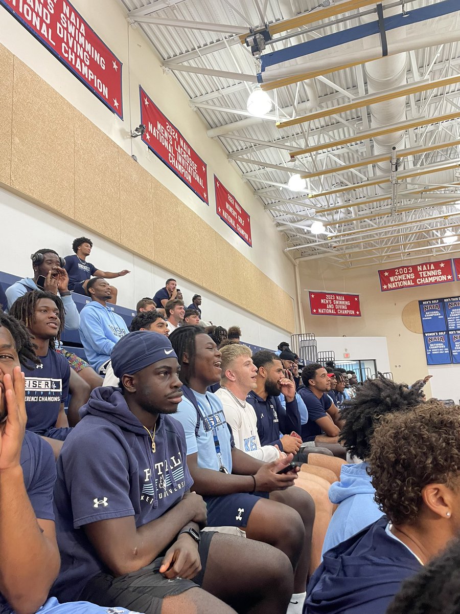 KeiserFootball's tweet image. Some team bonding during fall ⛺️. It was great to able to support @Keiser_VB. Great job tonight ladies. #GRIT #SeahawkFast 🦅💨