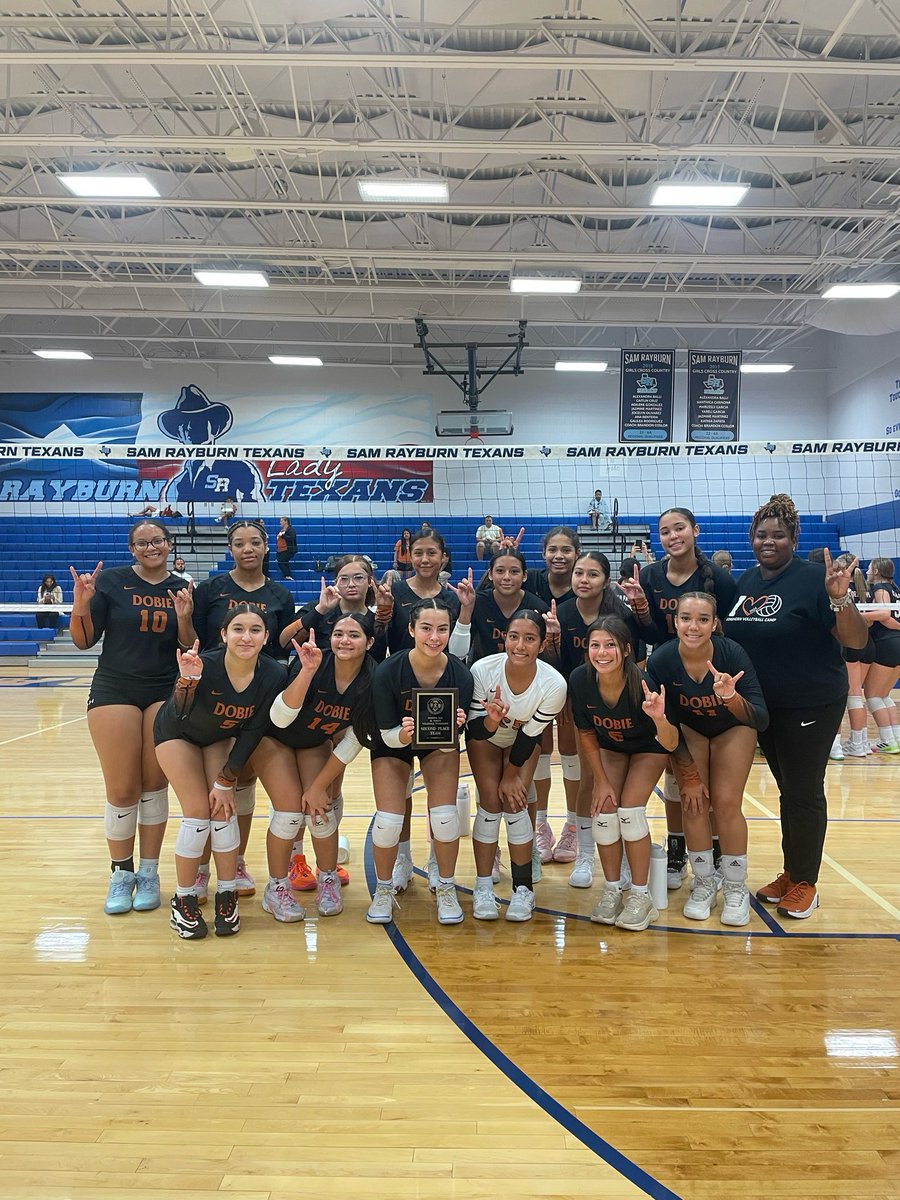 DobieVolleyball tweet media