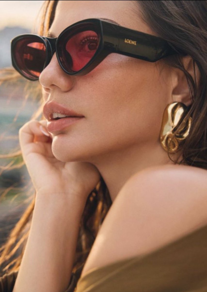 Every time she pleases, every time she surprises, every time she is gorgeous, unique and very much loved by us Demet #DemetÖzdemir 💕