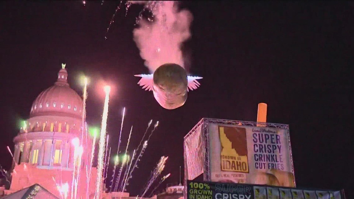 @Charleyquinn_20 <a href="/RealTraderJill/">TraderJill (Leigh)</a> Kinda famous for potatoes, yes 😂... We have the touring potato truck which drives around the country. We have the potato bowl for football 🏈 and for new years, we do the potato drop... McDonald's buys almost ALL of their potatoes from Idaho for their fries, or "chips"...