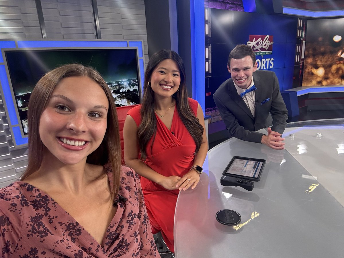 Jaelynborr's tweet photo. This week marks 6 months at KELO! Got to spend it chatting all about the heat and storms with the amazing evening crews. I am feeling so thankful to get to forecast for a place that has brought me so many great people and experiences!🥰 https://t.co/Pa2B4wy2ed