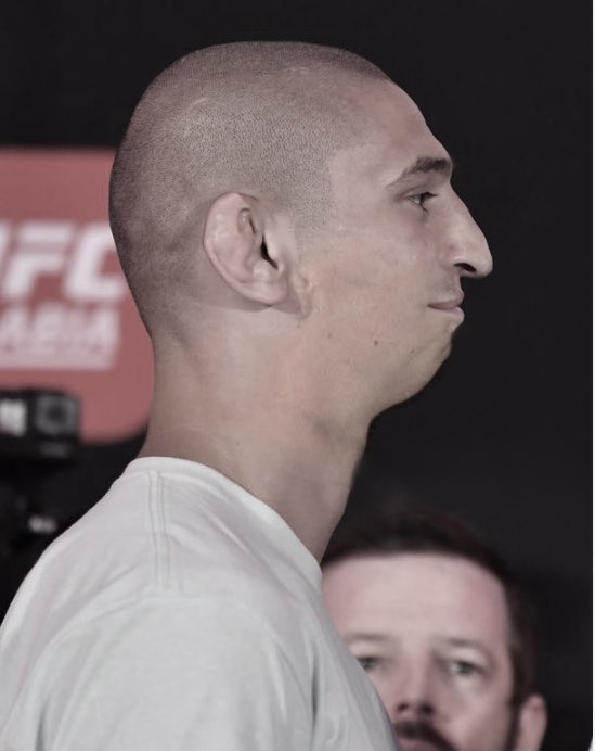 Keelanc3's tweet photo. Most boring ufc fight ever https://t.co/fpmHp8dmbX