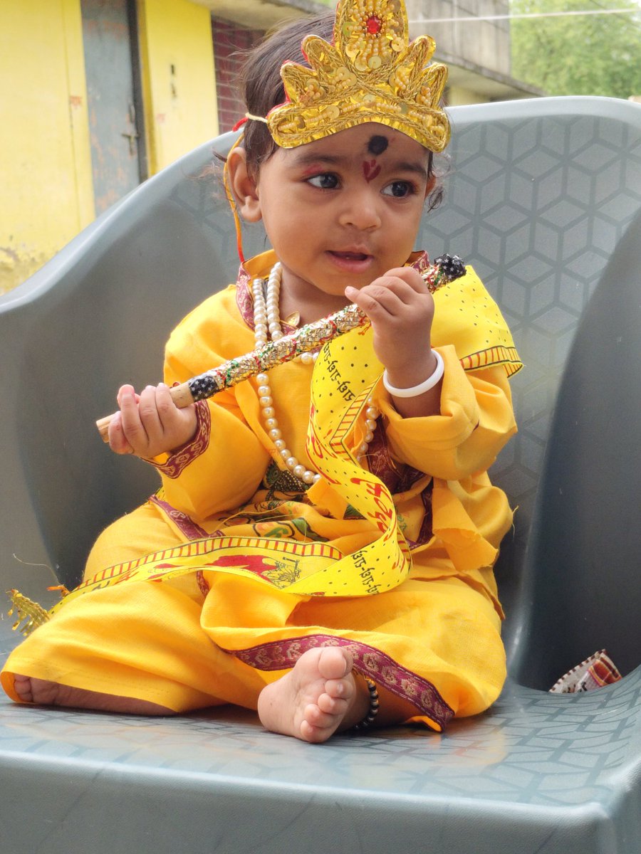 mithleshrathor3's tweet photo. My little twins
Enjoying Krishna janmashtami ❤️🎈🙏🎂 https://t.co/u5xyP5Uc2b