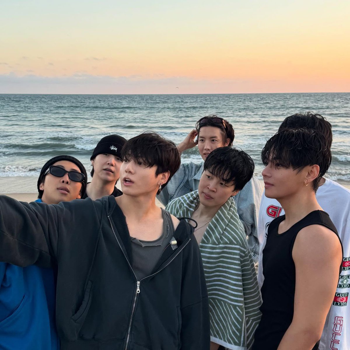kingtan_O's tweet photo. 아쌰갈 ㅜㅜ
방탄 같이 사는 거 ㅈㄴ 보기 좋네 https://t.co/mz2OTp8XhW