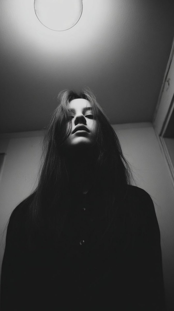 不要一句话扔给AI："帮我写个统计单词的程序"
学会拆解：

获取用户输入
预处理文本
统计单词
输出结果
前端交互设计

得到的东西就不会那么"随机抽卡"，你掌控的部分变多了。