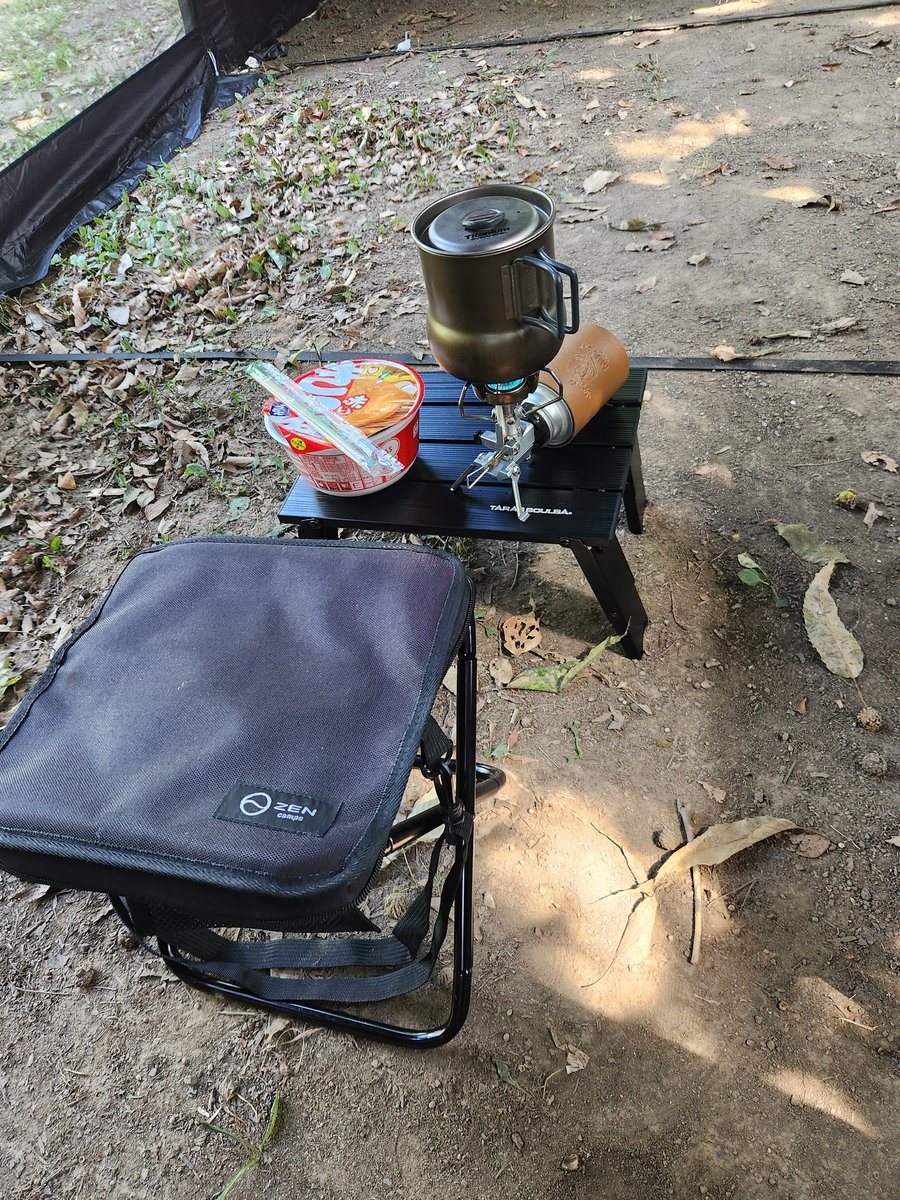 デカイテントでULソロキャンという
人生の矛盾を噛み締めてます。