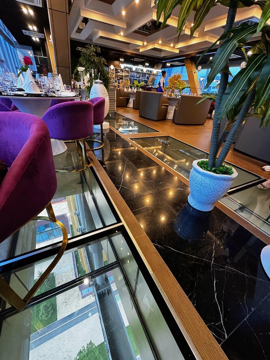 A nice restaurant in Hwasong District new area 🇰🇵