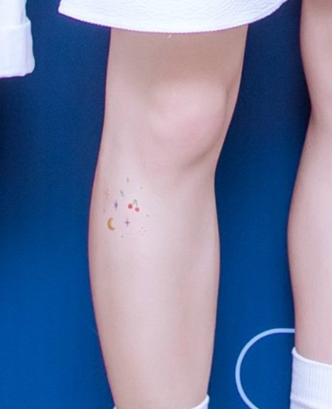 우시 종아리에 타투 스티커 ㅋㅋㅋ