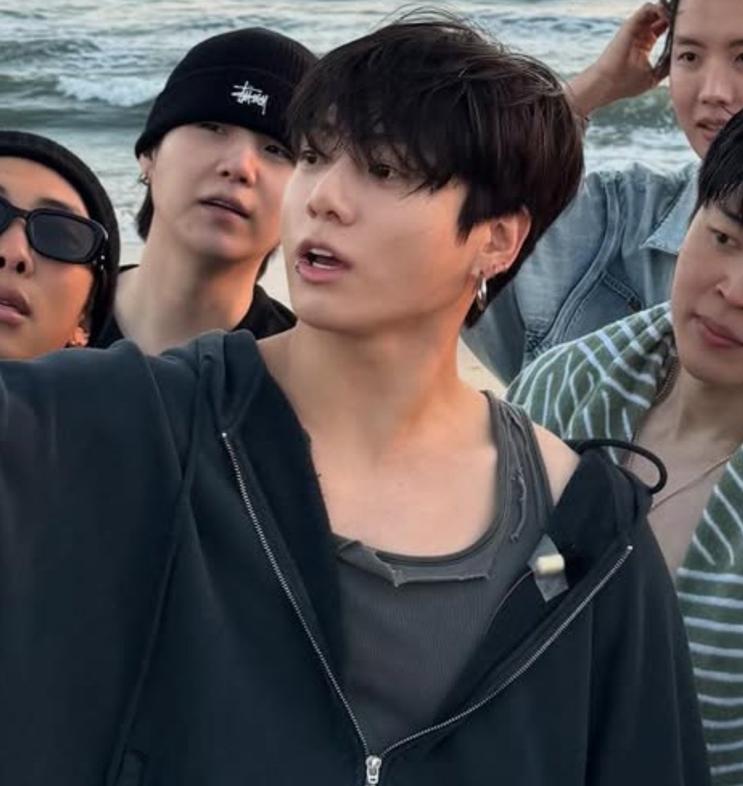 look at the mic taped at Jungkook's hoodie