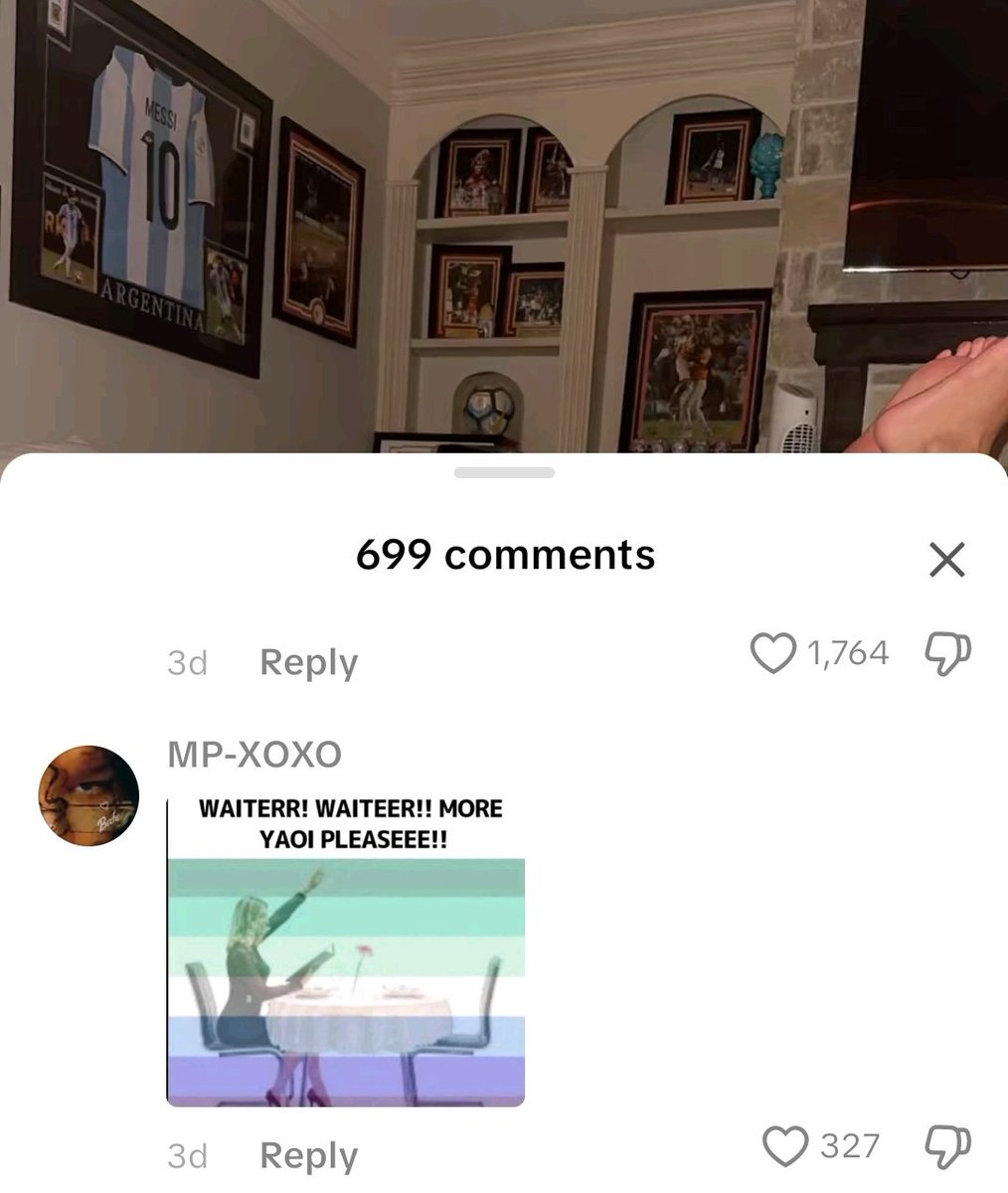 RainwingPosting's tweet photo. In the replies of 2 REAL LIFE DUDES btw #killfujos https://t.co/3Be6h9AQzl