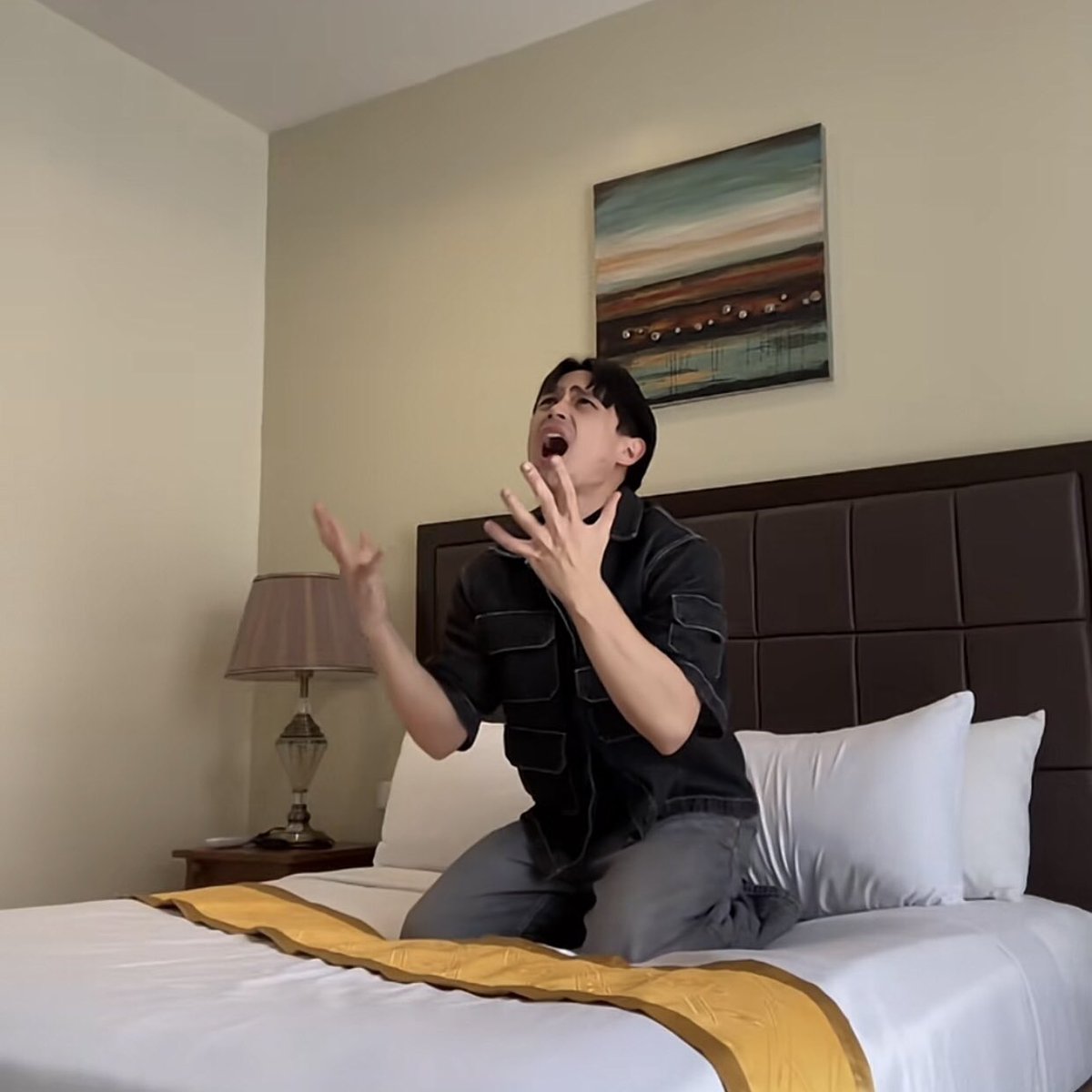 fleetingquill's tweet image. average wasabi listening experience
RALPHVEE FOR WASABI MV