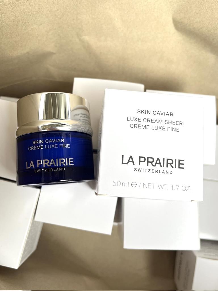 numjshop's tweet image. ✨💙พร้อมส่ง 4,300 บาท La Prairie Skin Caviar Luxe Cream Sheer 50ml 〰️ ครีมบำรุงผิวเพื่อความชุ่มชื้นพร้อมกระชับผิว ช่วยให้ผิวเนียนนุ่ม ขาวกระจ่างสดใส พร้อมแก้ปัญหารูขุมขนกว้าง มีส่วนผสมจากผงทองคำ เพื่อช่วยในการปกป้องผิวจากมลภาวะ และช่วยให้ผิวยกกระชับ เต่งตึง

#laprairie #นัมสต็อค