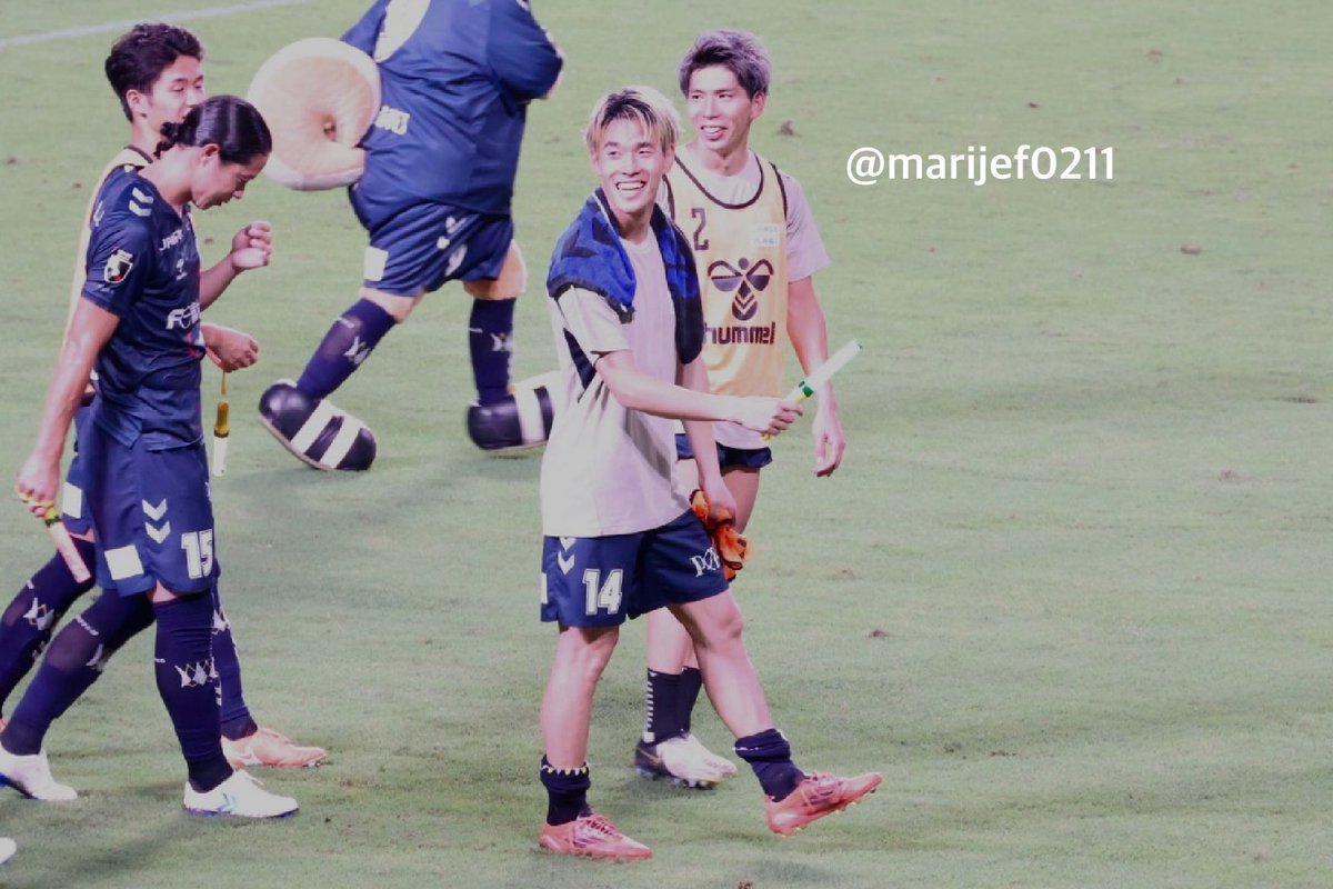 試合後のこの笑顔(*´꒳`*)毎試合見たい！
この笑顔を見れたら〜
1週間、更に頑張れる♪
人間って、そんな単純な生き物です（笑）
私だけかな？？(^◇^;)
2025.8.16
#jefunited 
#ジェフ千葉
#椿直起
#日高大