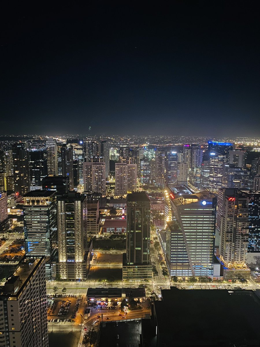 セブ島←→マニラ

セブ島＝人の温かさ＆cozyな街🌴
マニラ＝近未来都市BGC🚀
発展度合いの体感値は東京vs広島。

癒しのセブはのどかで最高🥥
発展度とグルメは圧倒的にマニラ🍴✨

リゾートと未来都市が同居する国
フィリピン🇵🇭