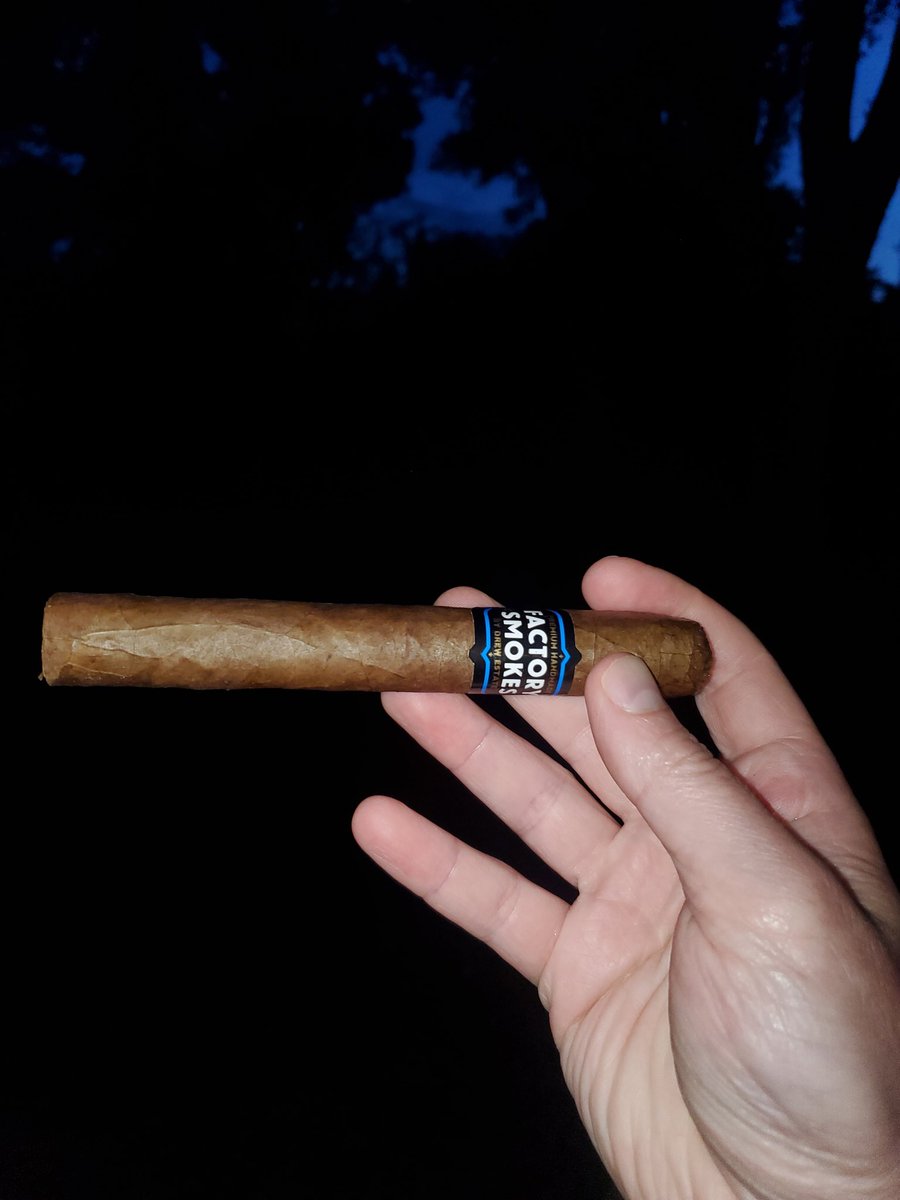 BTehanOSU's tweet photo. Saturday Night with a Drew Estate Factory Smoke Sun Grown 🌞 @drewestatecigar #drewestatecigars #drewestate #factorysmokes #pssita #CigarLifeStyle #CigarBrotherhood #giddyup https://t.co/HC8ntptLDf
