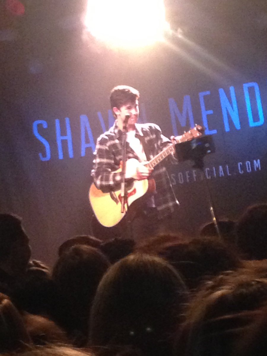MendesMendMe's tweet photo. #OnTheRoadAgainLondon was for them ❤️‍🩹 https://t.co/2zbjtONxei
