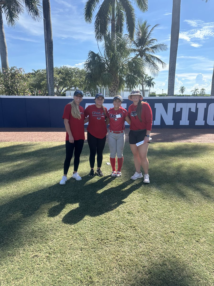 BriannaBarrix's tweet photo. Glad to have been back in Paradise! As always thank you @FAUsoftball for another great camp. Can’t wait to be back! 🌴 #BriannaBarrix2027 #BackInParadise #ShakeAndBake #EaglesKBrown @Coachjordansb @newmz4 @CoachKatedL @CoachPetikS https://t.co/Wvl3MQKLhE