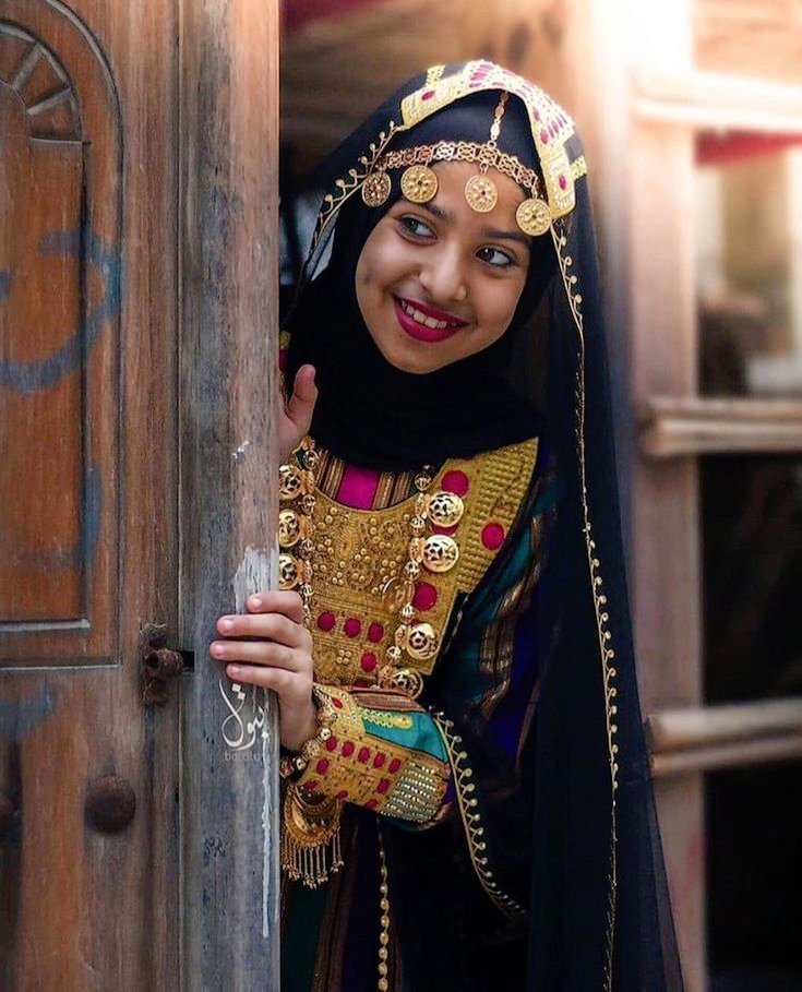 🌝🪻

رُبَّما يَصعُبُ عَليك الوَقت الَّذي أنت فيهِ الآن، لكِن لا بَأس فهُوَ سَيَمضي، وَسَتلوِّحُ لهُ بيَدَيك حامِدًا؛ فالضَّوائِق تجلِب مَعها مَفاتيح الفرَج، وما مِن عُسرٍ إلَّا ويُسرَين مَعَه .. هَوِّن عَليك.

#صباح_الخير #صباحيات
#صباح_الخير_والسعاده 
#صباح_الأشياء_المُشرقة