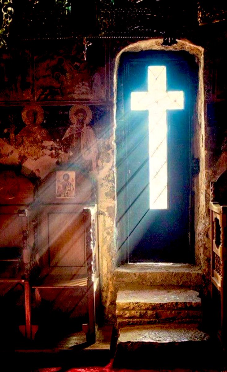 No te quedes ni un momento sin hacer algún avance en el camino de Dios, porque el que se detiene, en lugar de descansar y tomar aliento, retrocede y se vuelve más cobarde de lo que era antes. (El combate espiritual).