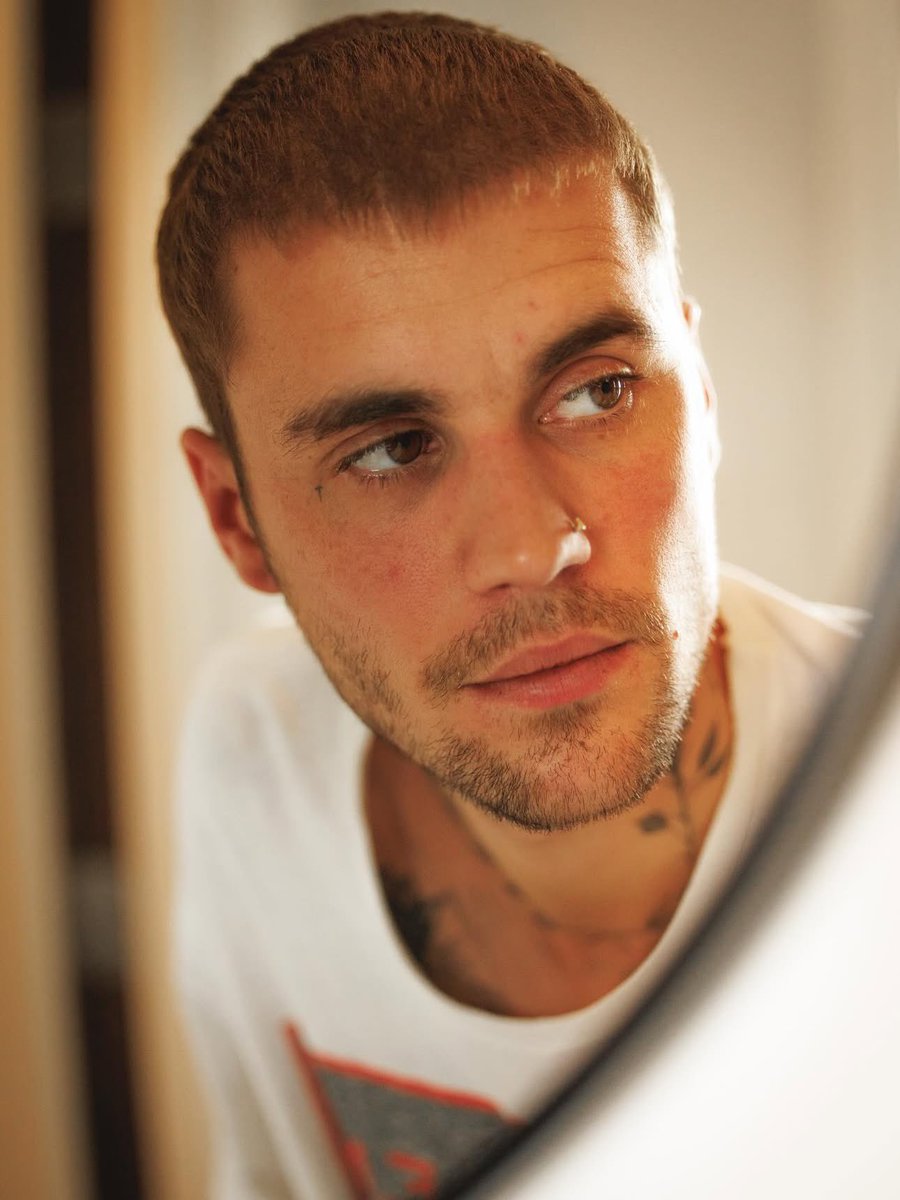 hourlydrew's tweet image. 