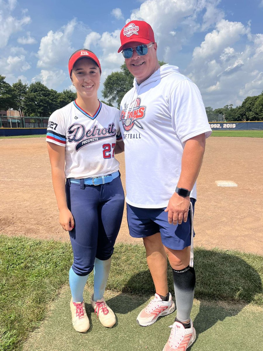 EllaThompson_27's tweet photo. Thank you so much @CoachDanVitale for hosting an amazing camp today at U of D!!! I had a great time and learned a ton of new things!!  And a big thanks to the players for all being so nice and helpful!! https://t.co/RZudoMseQ8