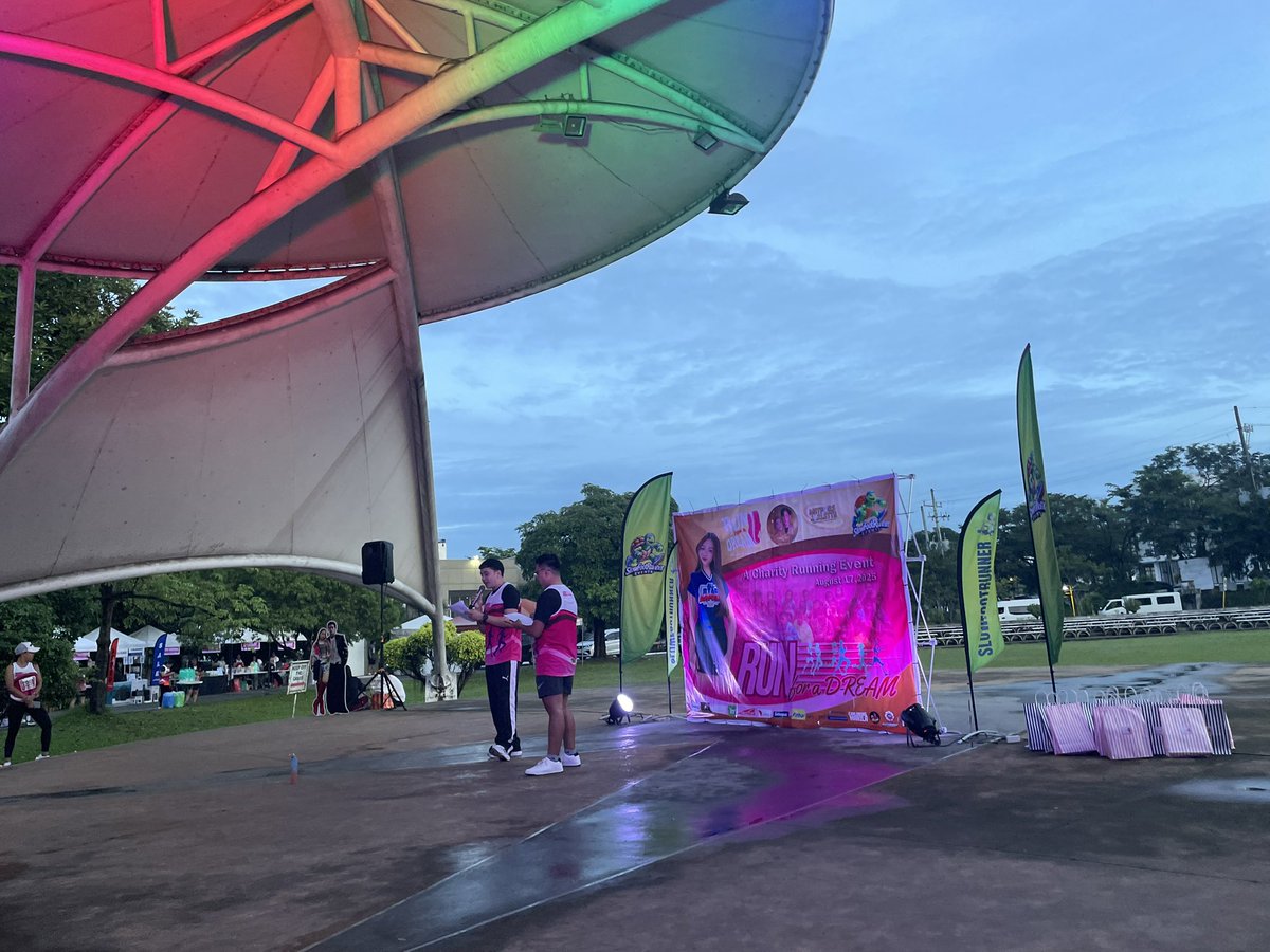 ladyjayce143's tweet photo. Thanks Jaja for the support.. Relax lang kayo dyan sa gilid hahahaha..
JARLETTE FUN RUN
#JarLette
#JarLetteFunRun
#HappyAnniversaryJarlette https://t.co/q58w4qcibN