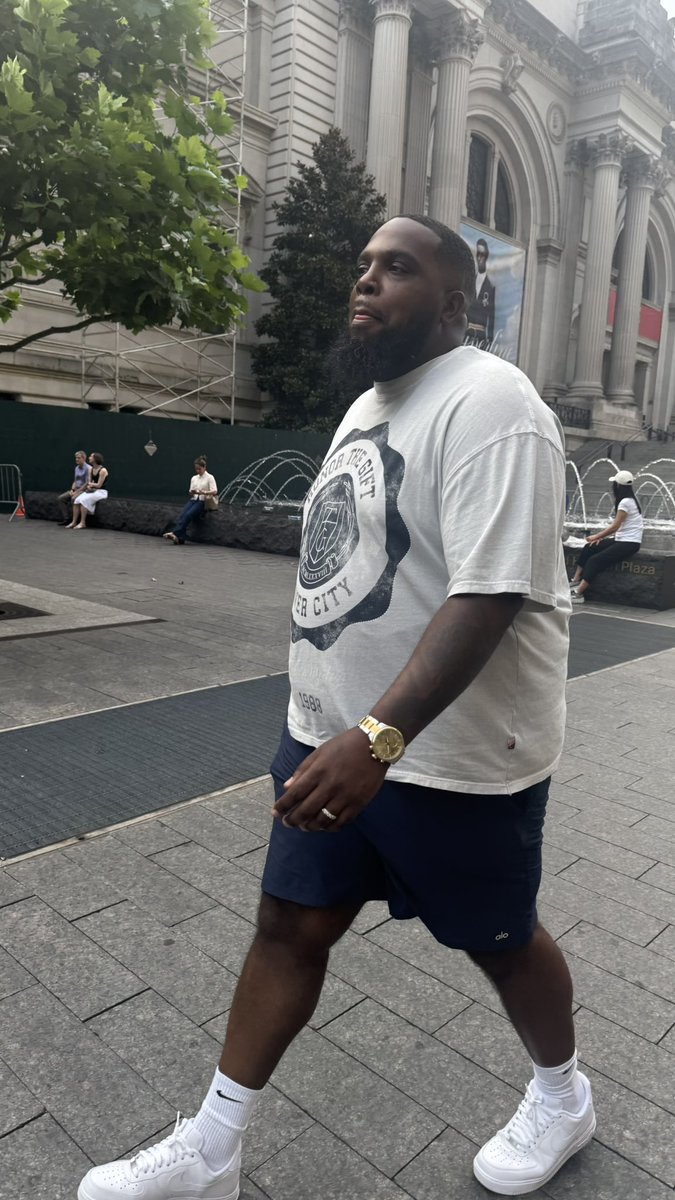 MAr_BHR's tweet photo. Took a Bad B!tch to look at Art 
*That crease is crazy 🥴* https://t.co/I3LIFzqFdv