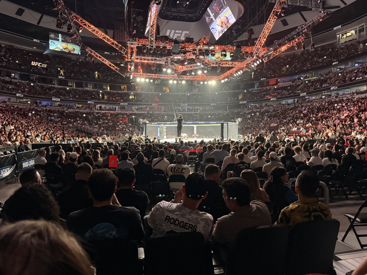 Need a winner for the main event…

Who do we like?!