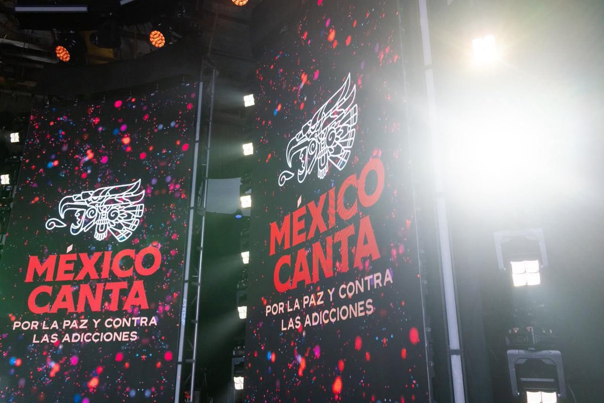 La primera semifinal de <a href="/MexicoCanta_/">México Canta</a> está por comenzar. 

Este domingo 17 de agosto a las 19h (hora del centro), la Región Este de Estados Unidos se presenta en un escenario acompañado por Los Horóscopos de Durango y la experiencia de un jurado integrado por Regina Orozco,