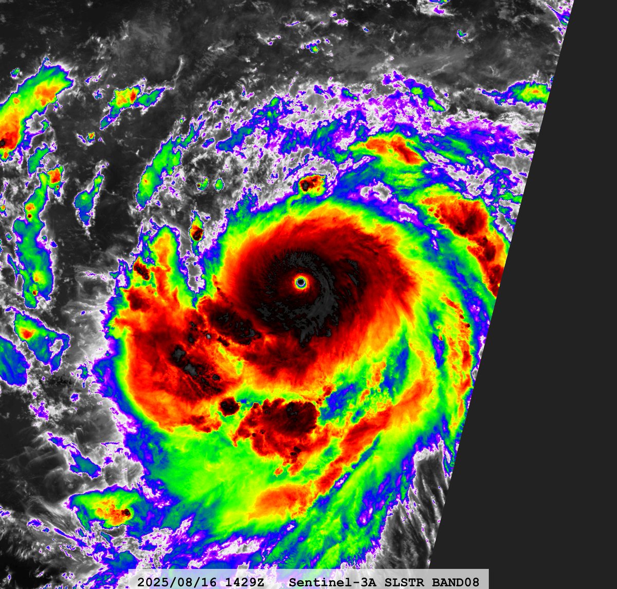 zeb199818's tweet photo. #05L Hurricane #ERIN
Satellite: #Sentinel3A #SLSTR
Channel :
#SLSTR S8 (10.854 µm) 1-km
Time : 2025/08/16 1429Z
Eye Temp : 25.68 °C
Data Source : Copernicus L1B
CPA : ~200 km https://t.co/AIMf6kq8nV