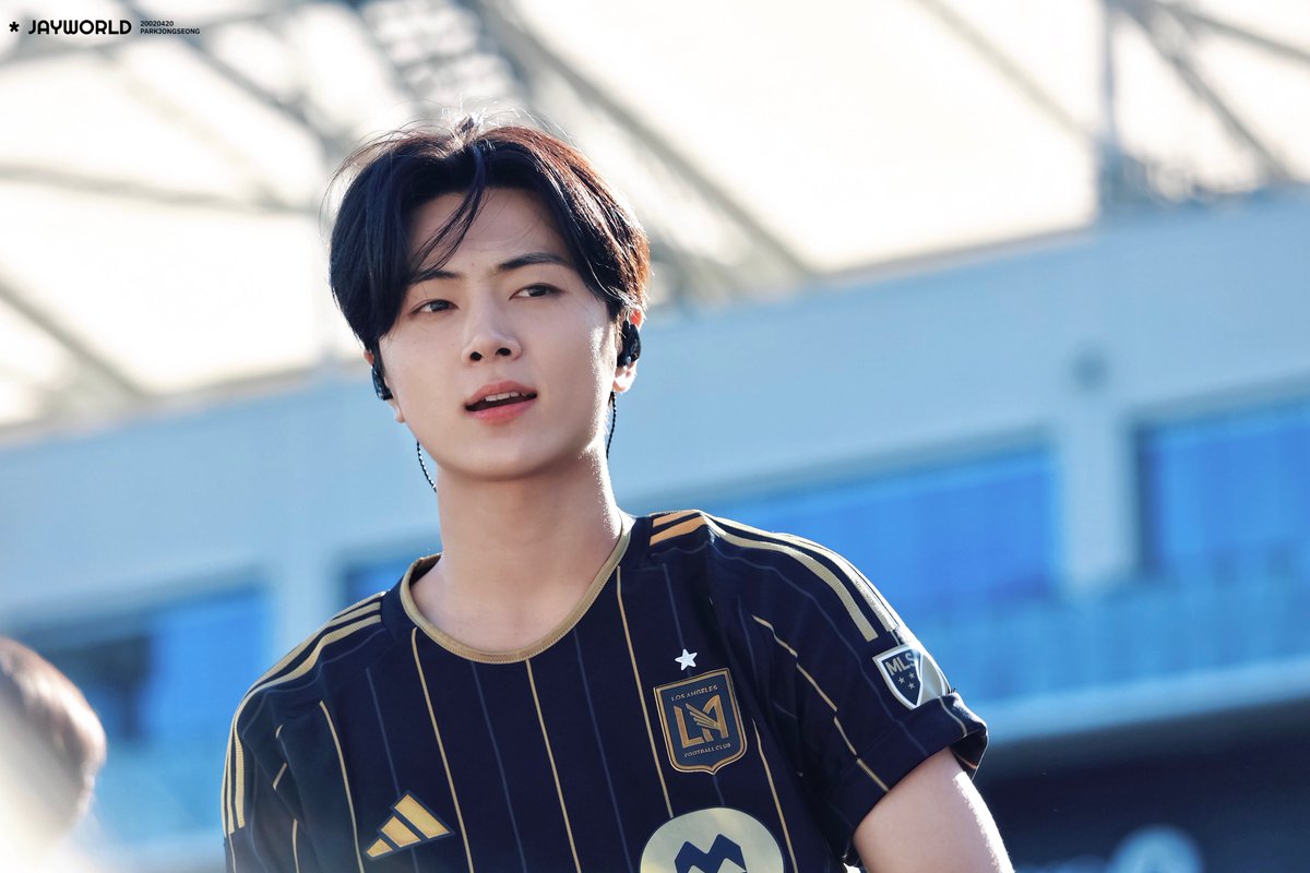 JayWorld tweet media