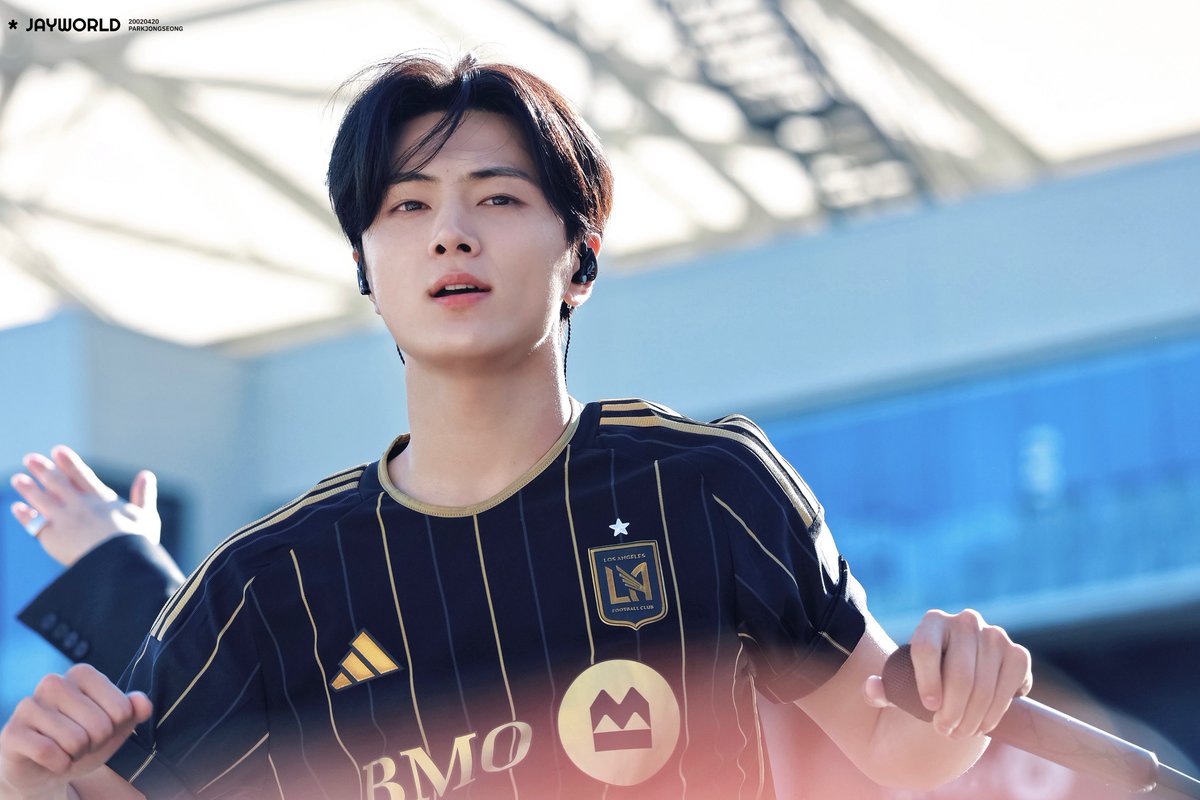 JayWorld tweet media