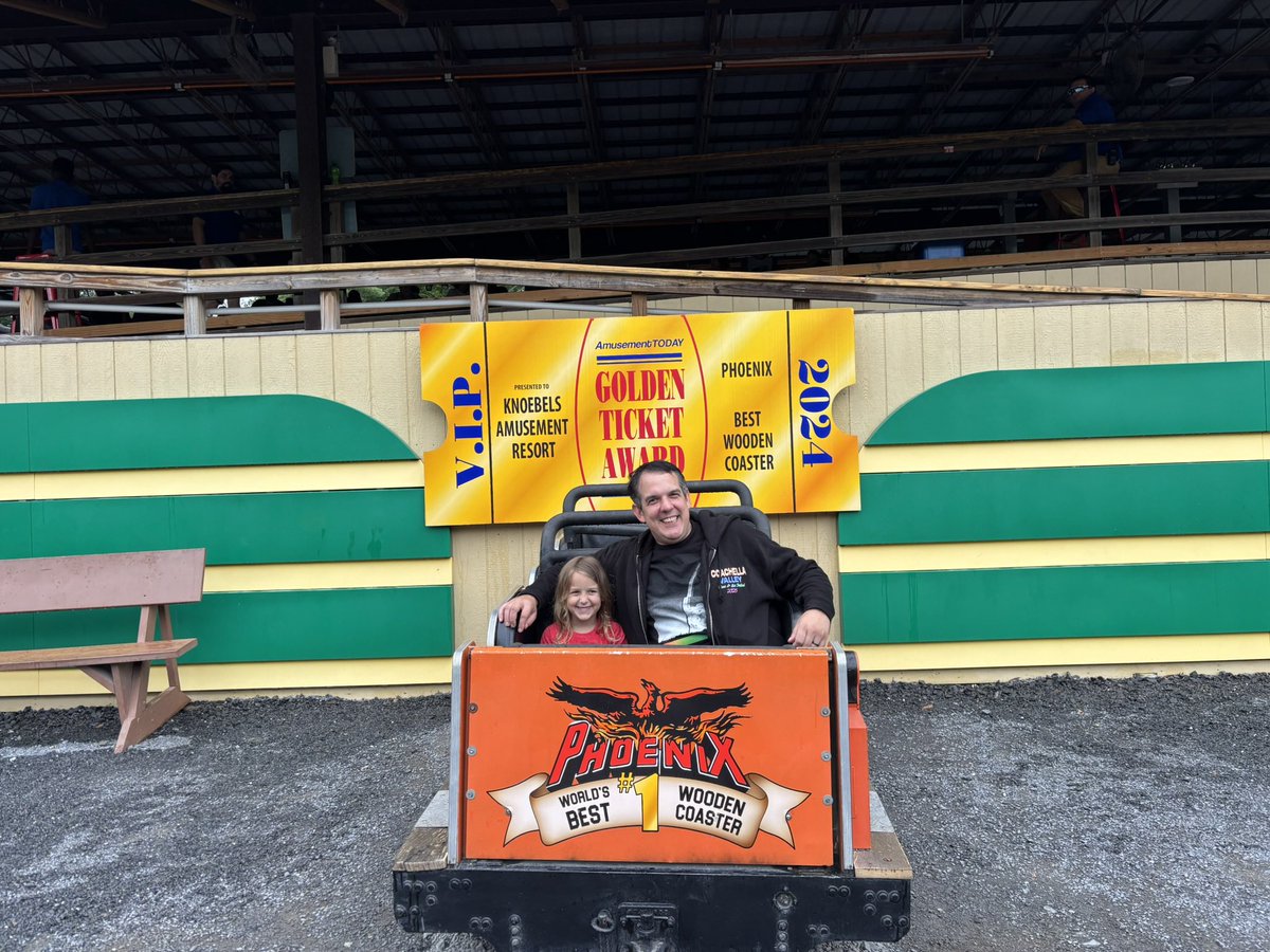 E_Nelz's tweet image. Happy #NationalRollerCoasterDay