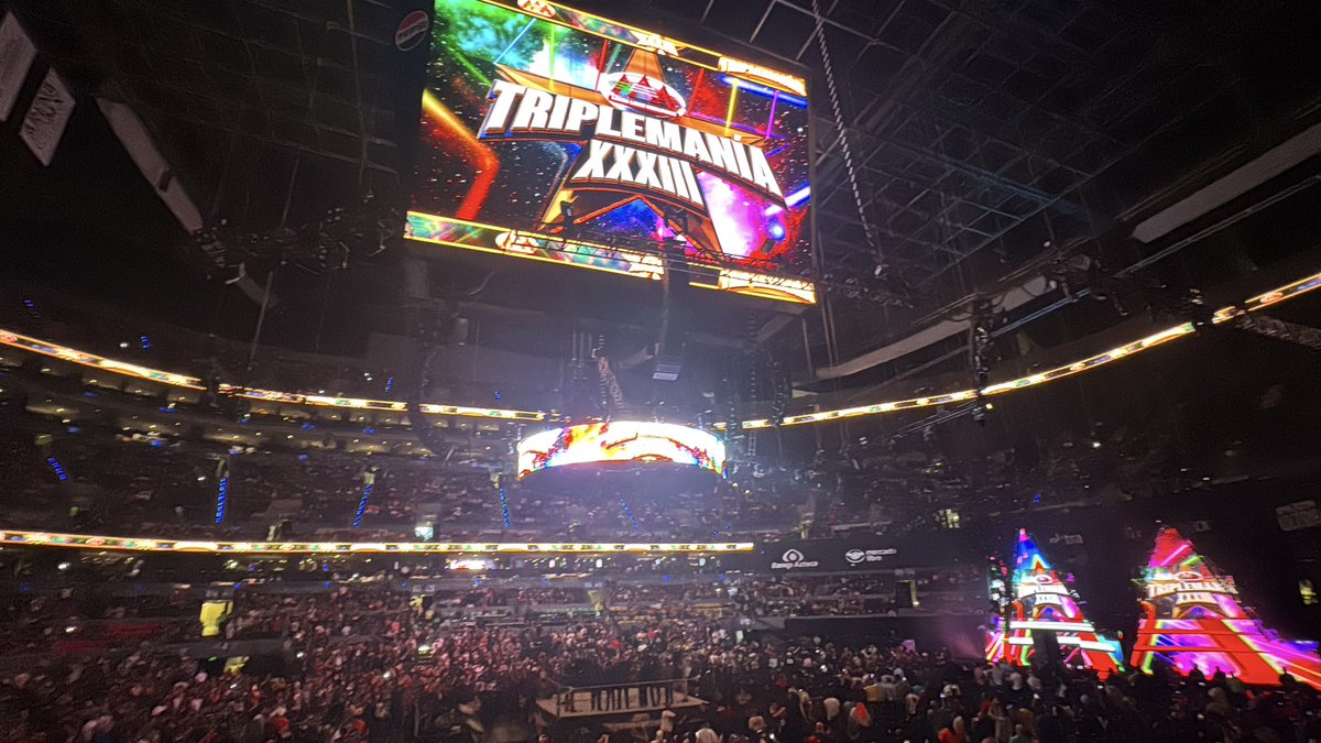 La tres veces estelar se convierte en global.

Para bien o para mal, se hace historia, y aquí estamos para ser testigos de ella. 

#TriplemaniaXXXIII