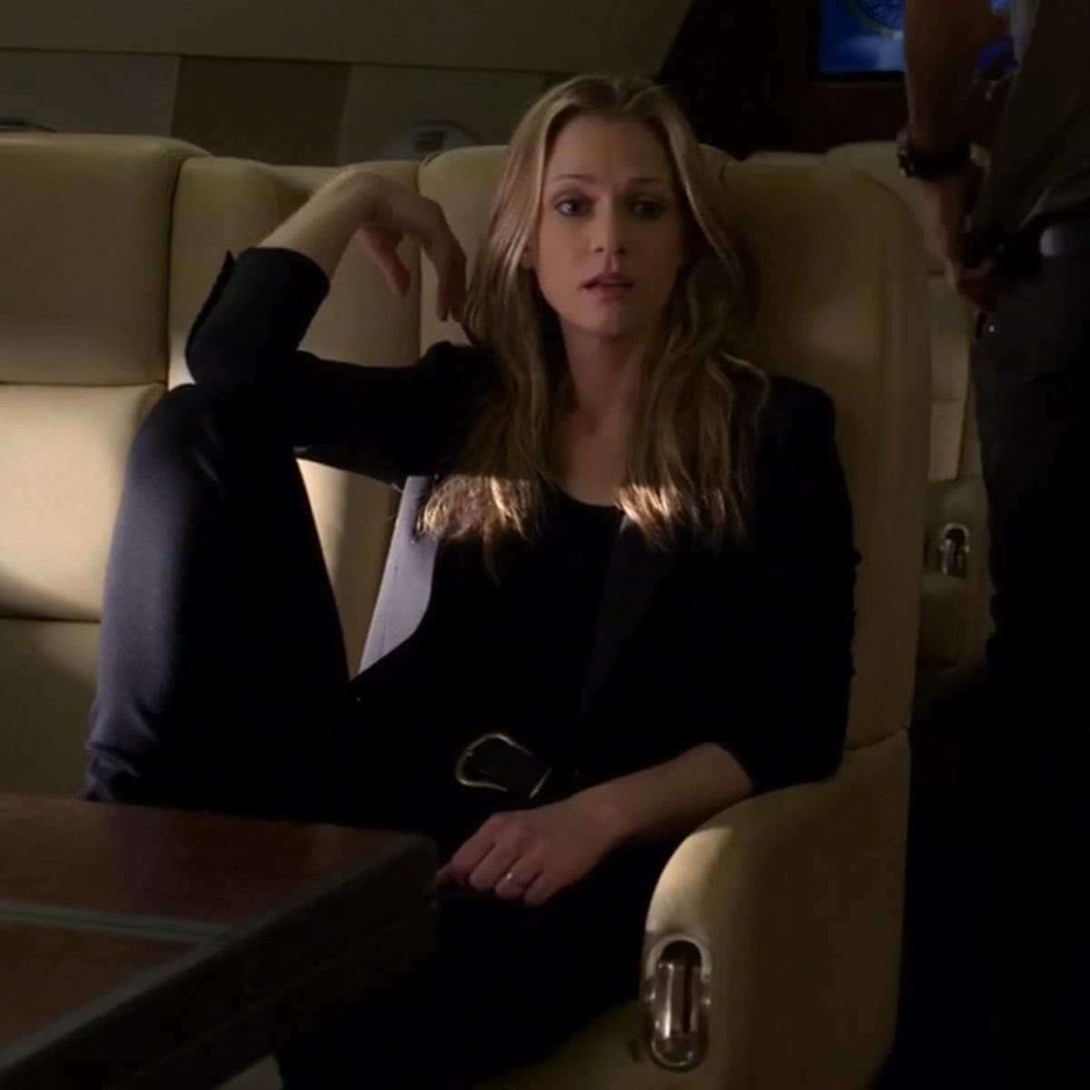 suitjareau's tweet photo. i love whatever’s wrong with her https://t.co/fWTg341Viy