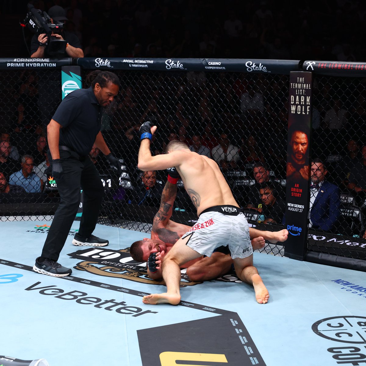 ufc's tweet photo. MOST 1ST-ROUND KNOCKOUTS - UFC History
11 - Vitor Belfort
09 - Anthony Johnson
08 - Michal Oleksiejczuk

#UFC319