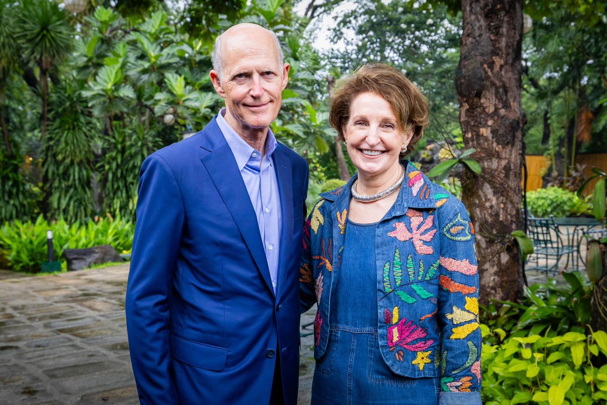 USAmbPH's tweet photo. Welcome back to the Philippines, @SenRickScott! Your visit underscores the United States' commitment to working #OnHyperdrive with the Philippines to make both our countries #SafeStrongProsperous. https://t.co/4Z49AW6qhG