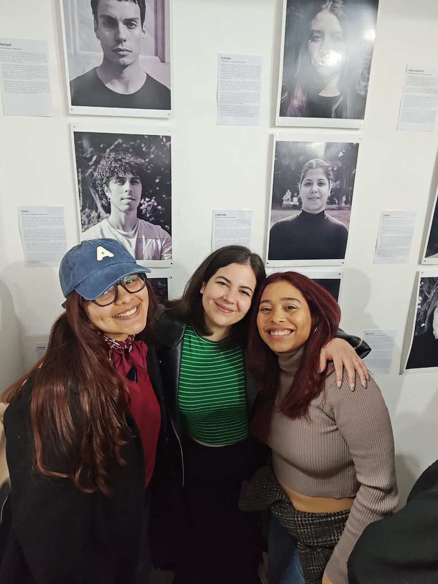 paoalbornozf's tweet image. Hoy en la exposición de retratos del Centro Venezolano en Argentina, siendo parte de su historia. 
🇻🇪🇦🇷