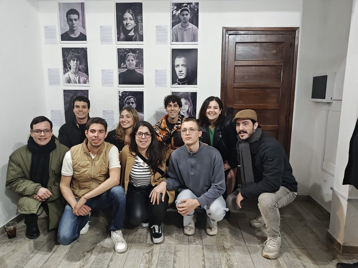 paoalbornozf's tweet image. Hoy en la exposición de retratos del Centro Venezolano en Argentina, siendo parte de su historia. 
🇻🇪🇦🇷