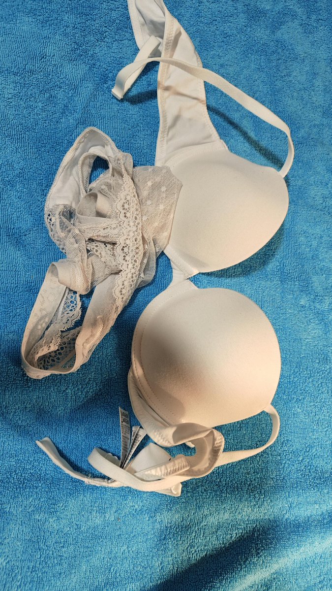 Girl sexy bra 18k tweet media