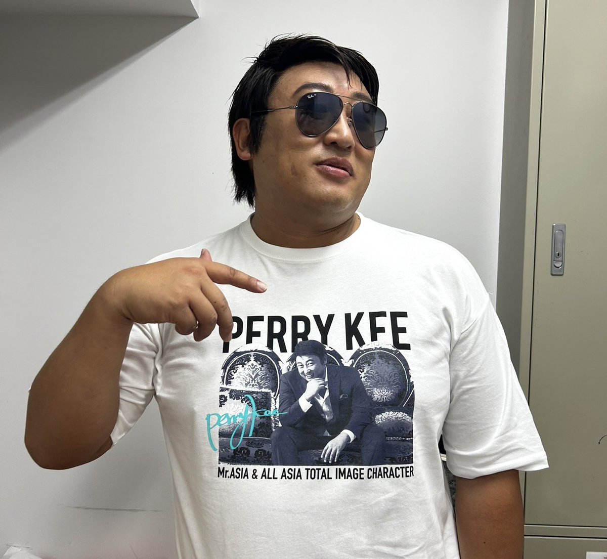 本日も11:00よりオープンします。
展示をじっくり楽しんだら次の緊急来日に備えてぜひペリー・キー オフィシャルTシャツもチェックしてくださいね！
#クリエイターズ・ファイル胸やけ大博覧会