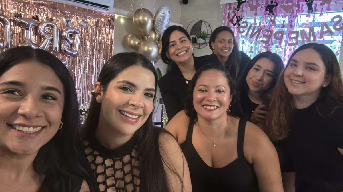 ValeDiazT's tweet photo. Bye bye soltería amiga 🖤🤍👰🏻‍♀️🤵🏻@laumancilla https://t.co/4tHIMgcOK0