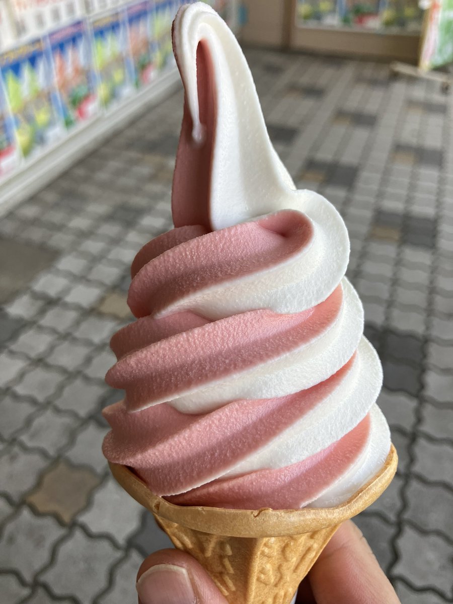 slow_dance25's tweet photo. 北栄町✨✨
スイカソフトクリーム🍉🍦 https://t.co/Q9xmIFTbsf