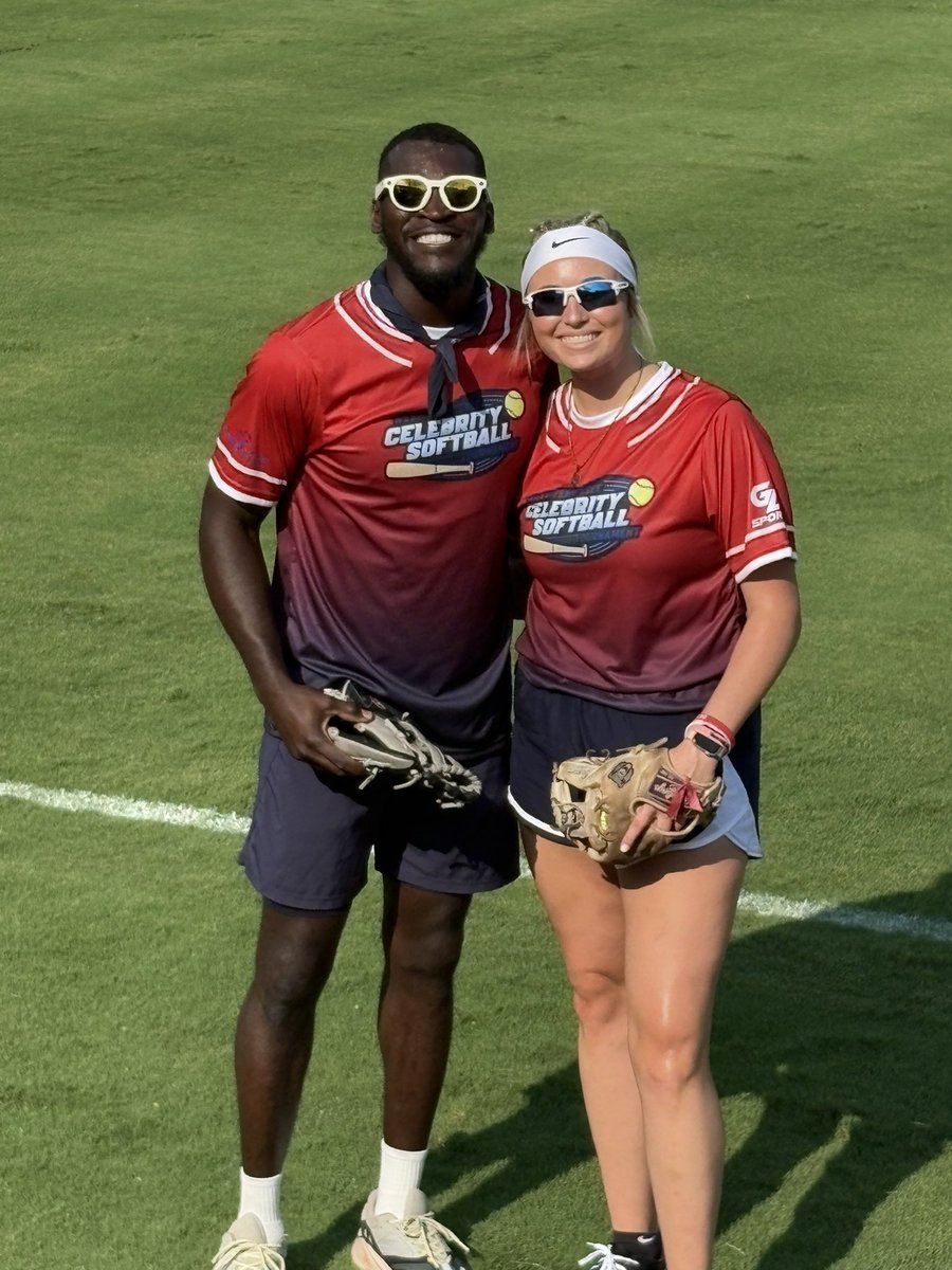 mattmadd8's tweet photo. Look at these Hawks on the same team for the CelebritySoftball Tournament for the Dream Center! @kaylabeaverr AJ Merriweather @JMCSchools #foreverahawk @SSHSHawks https://t.co/UOWjMymdjv