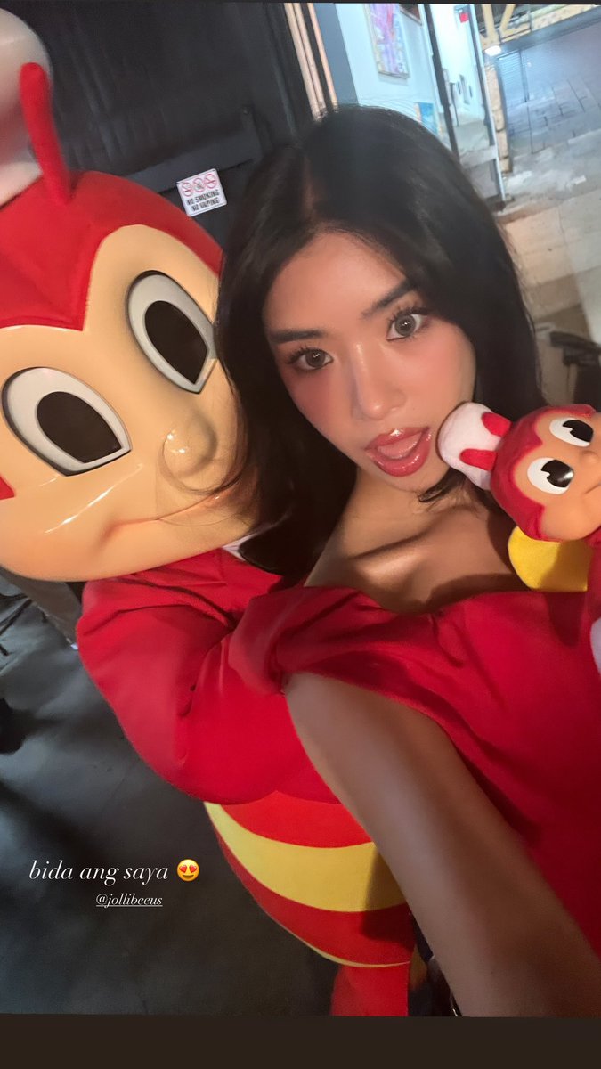 NewsKatseye's tweet photo. Sophia with Jolibee is so cute 😭😭😭 https://t.co/TJPf9fflri