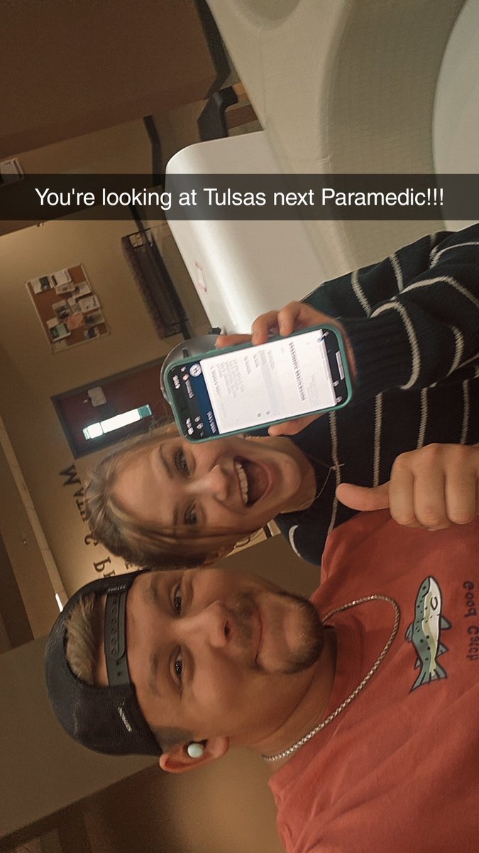 Seth_Flud's tweet photo. Congratulations Sarah! You did it!!! I am so proud of you! https://t.co/k5WeL4JBQC