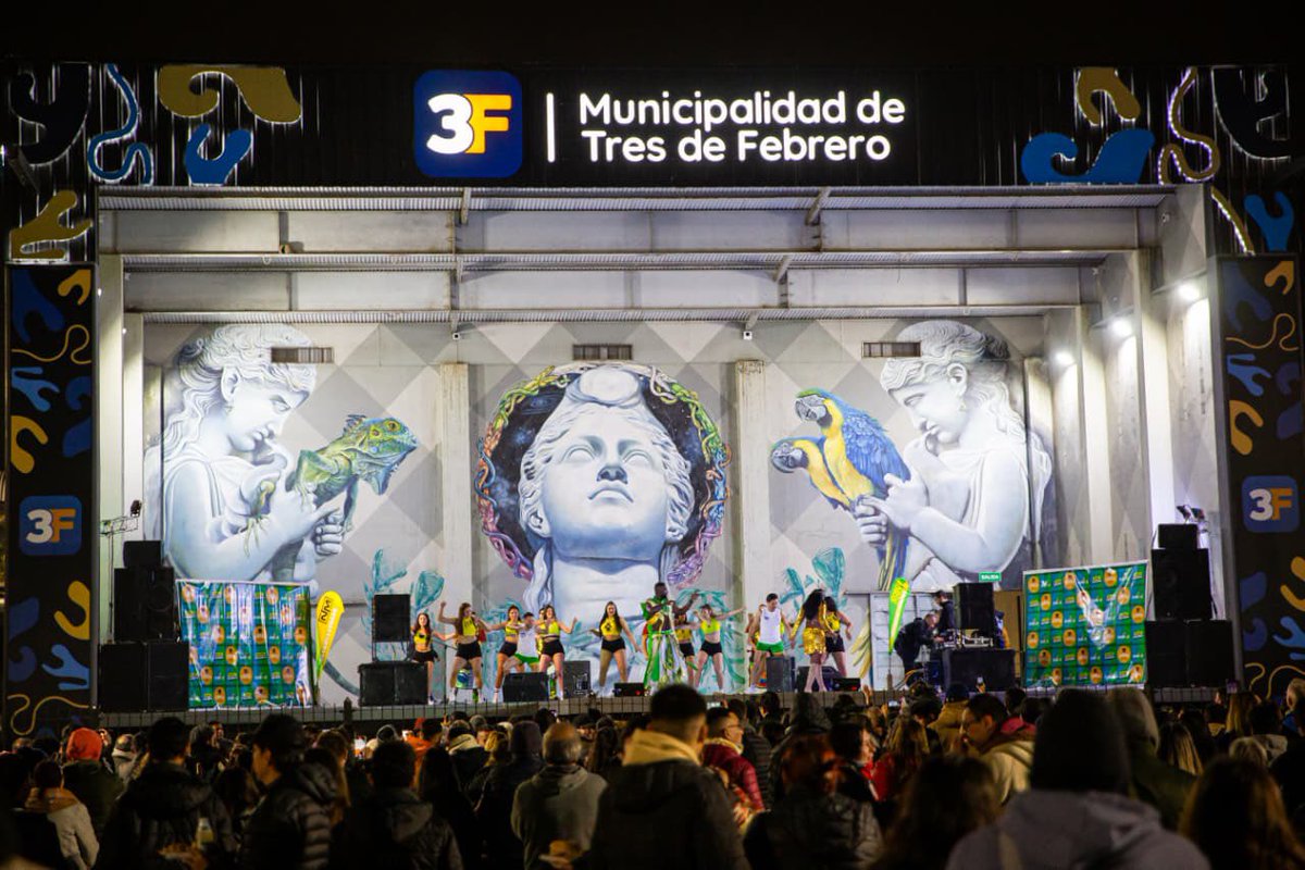 dievalen's tweet photo. Ahora, en el playón de Caseros, festival #Degustar de música y gastronomía brasileña, con música y artistas aportados por iniciativa privada. Buen momento para compartir en familia! https://t.co/I6rCcU9etU