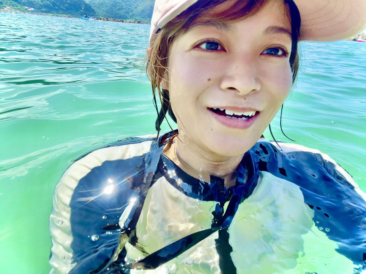 gussan1214's tweet photo. お盆期間も最終ー！
今年も海に行ってきましたッ🌊

思ったより気温高くなくて過ごしやすかっです☀️
ちょっと寒いぐらい....

思ったより足がつかなくて焦る私🤣

今日も1日頑張ろー✨️

 #つぶやキコーナ
 #きらめキコーナ
 #アゴシャクレ気味 https://t.co/kMXiXRBqo2
