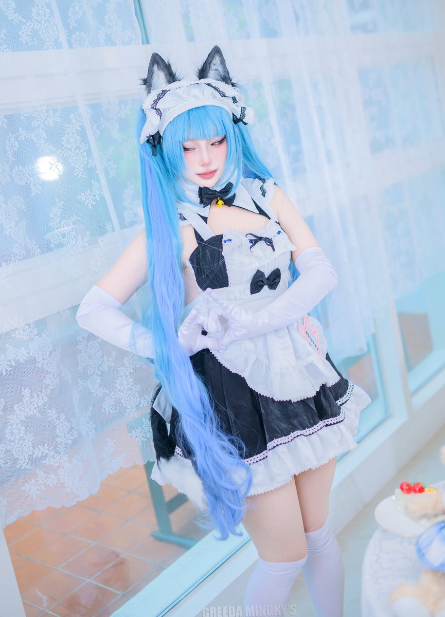 " 그.. 그렇게 쳐다보지 마세요..
🫶.."

📷:<a href="/lmkisarang/">Greeda_Mingky's</a>
#nikke #NIKKEfanart #cos