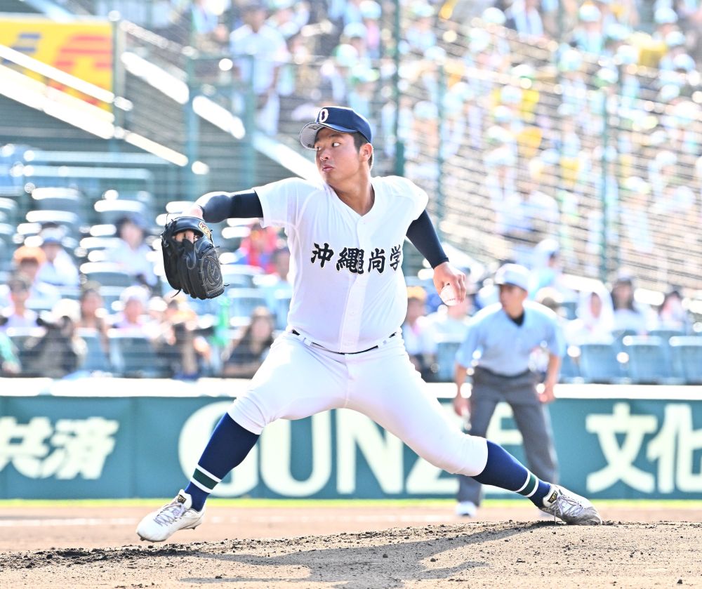 沖縄タイムス tweet media